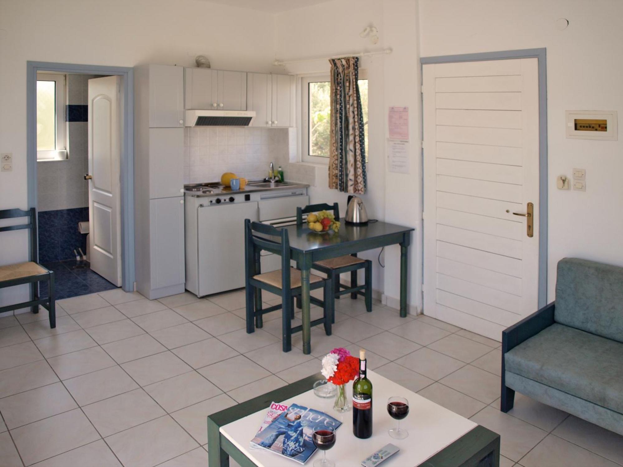 Artemis Apartments Kalýves Eksteriør bilde